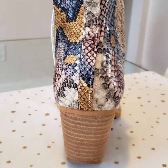 Boots - Picture 7 of 8